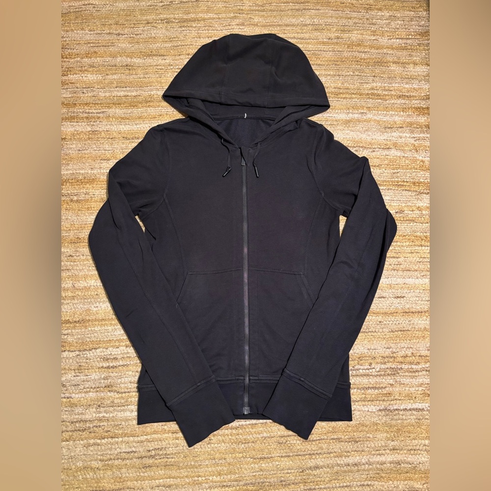 Super soft Lululemon zip up hoodie NO SIZE fits like a small black